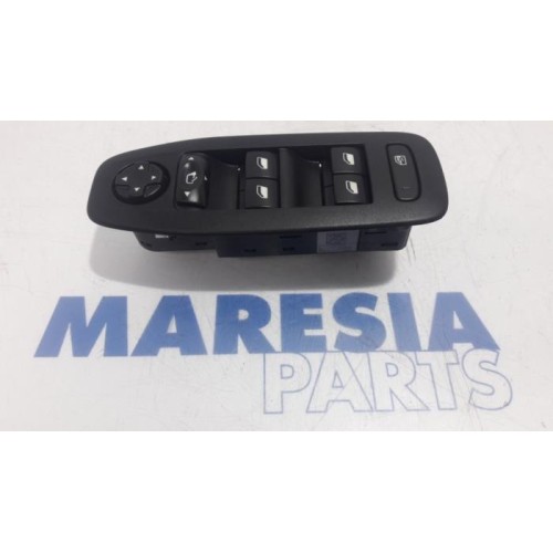 Peugeot - 2008 - Multi-functional window switch