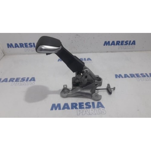 Peugeot - 2008 - Parking brake mechanism