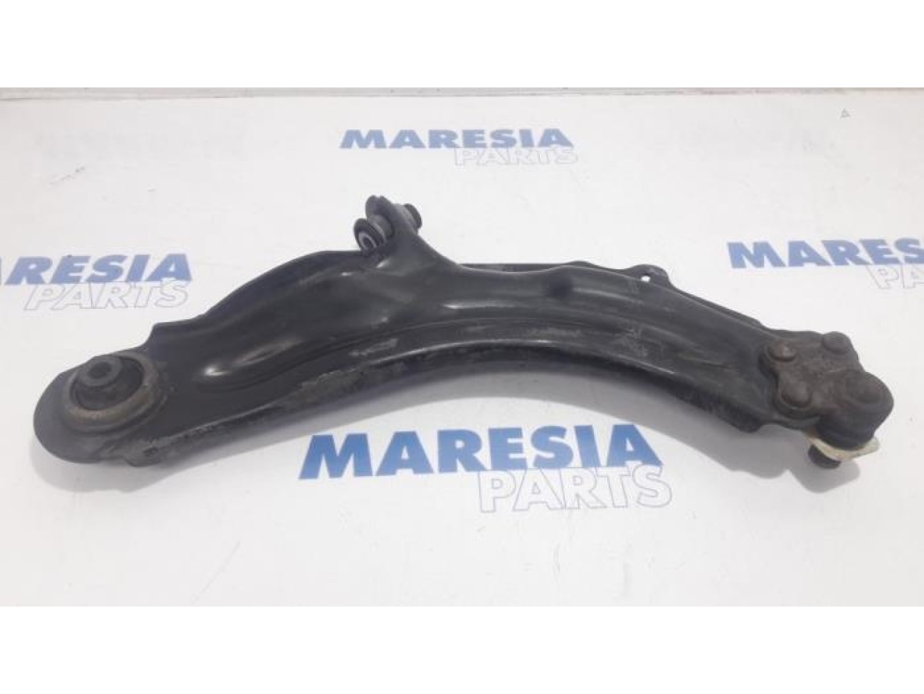 Renault - Kangoo - Front lower wishbone, left