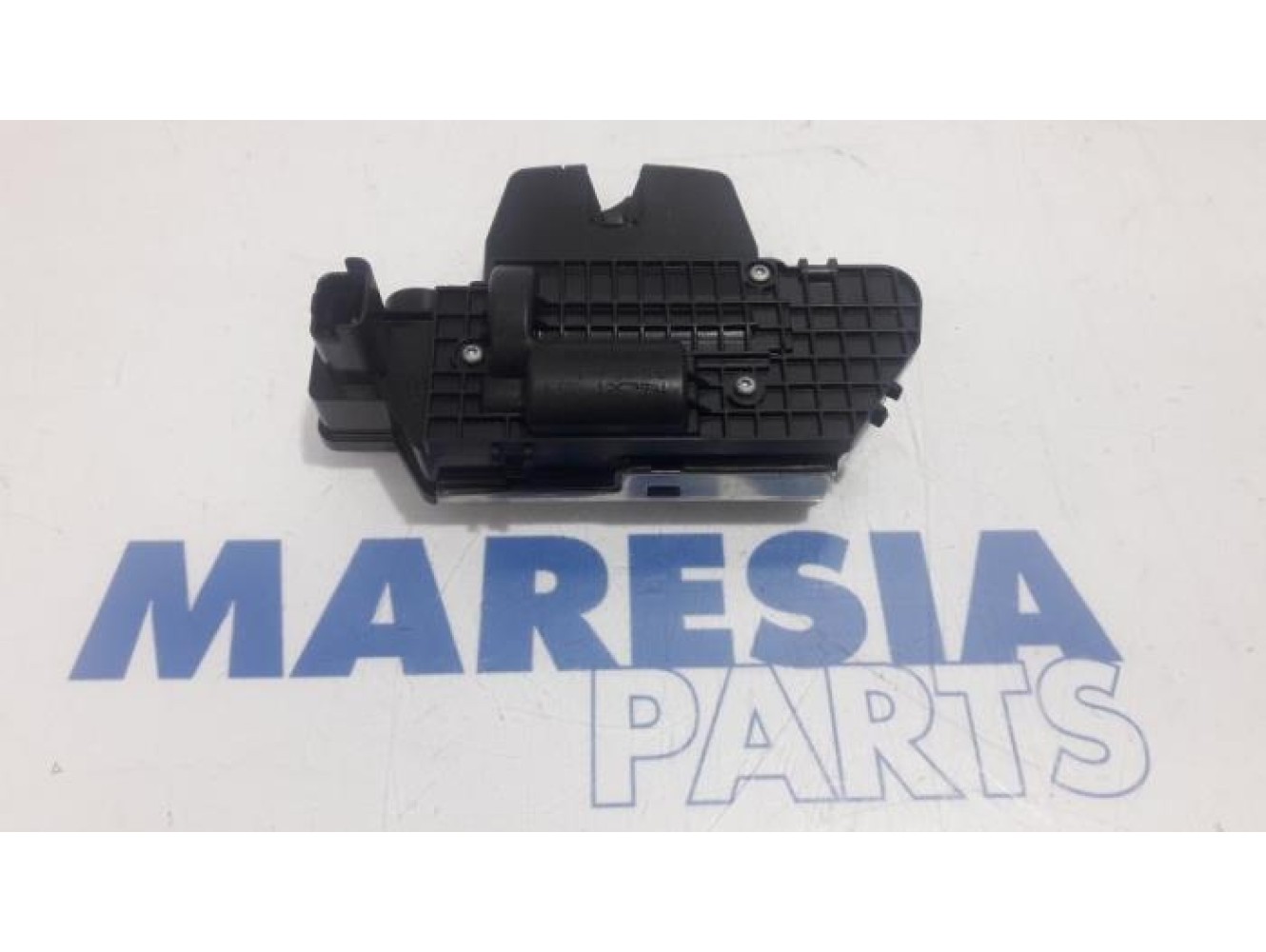 Peugeot - 208 - Tailgate lock mechanism