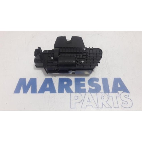 Peugeot - 2008 - Tailgate lock mechanism