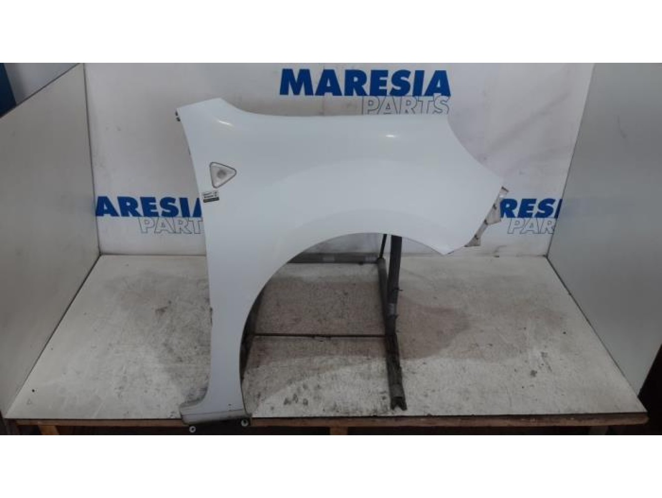 Renault - Kangoo - Front wing, right