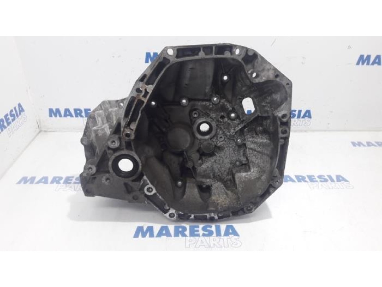 Renault - Clio - Gearbox casing