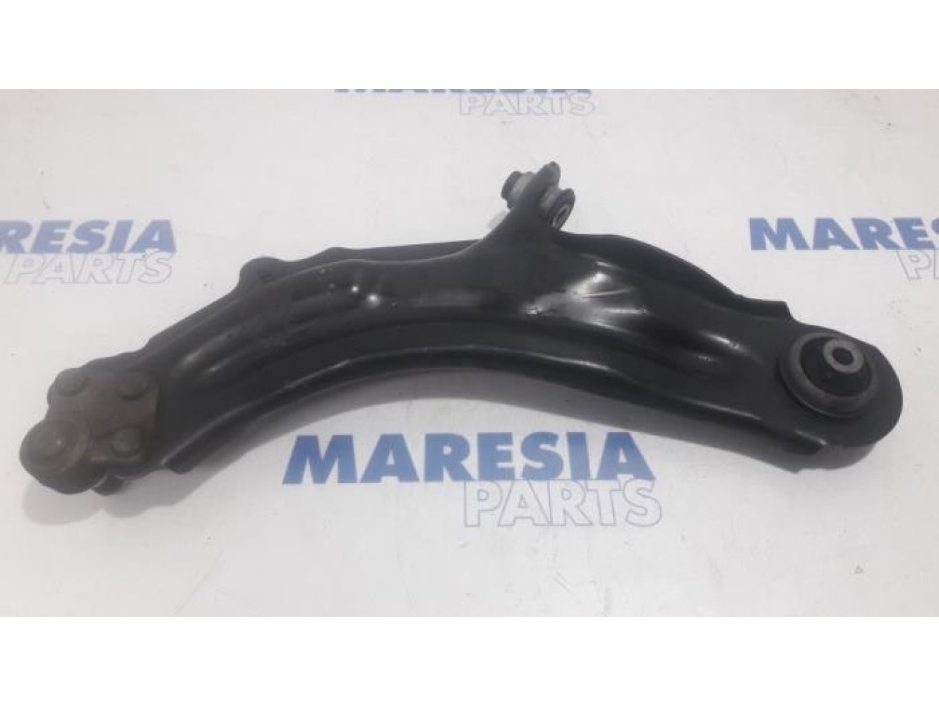 Renault - Kangoo - Front lower wishbone, right