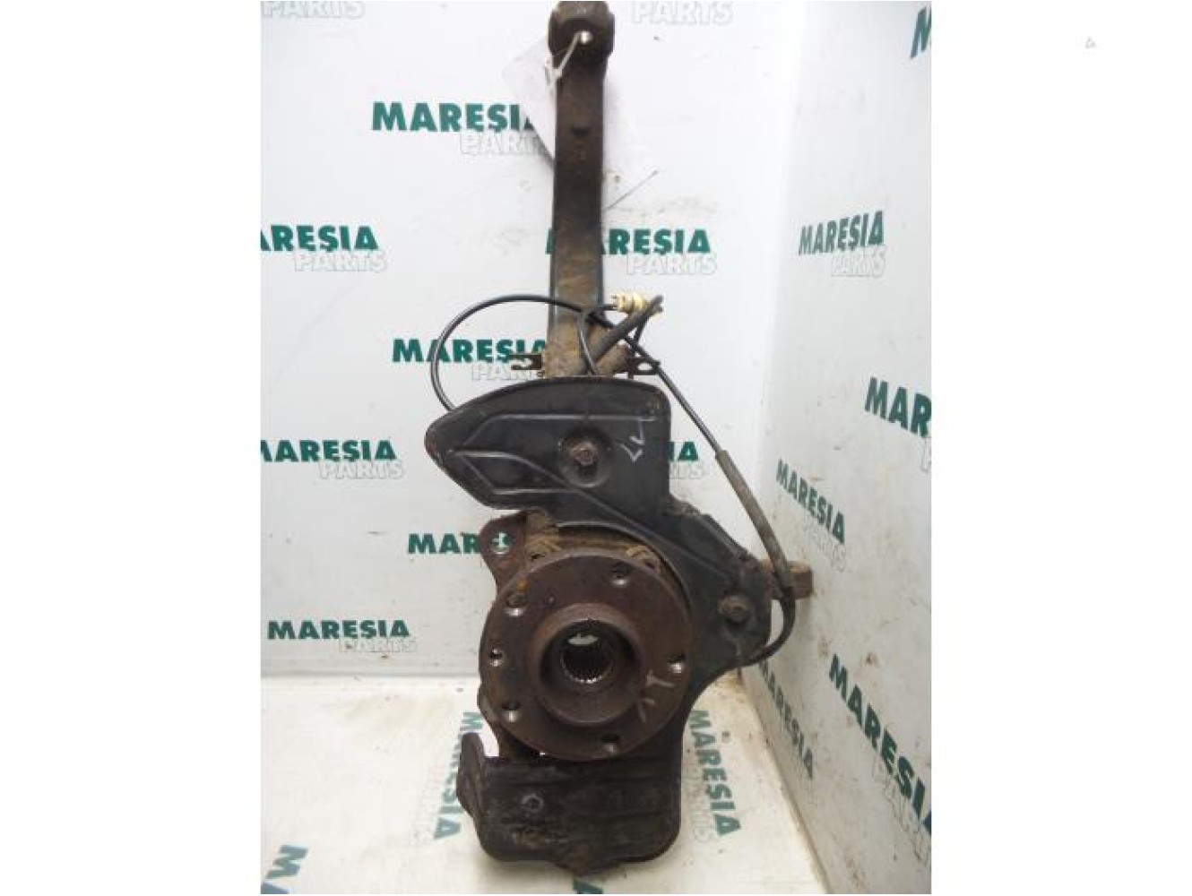 Alfa Romeo - 147 - Fusee links-voor