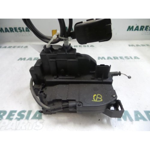 Renault - Clio - Door lock mechanism 2-door, right