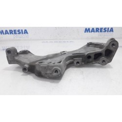Renault - Trafic - Engine mount