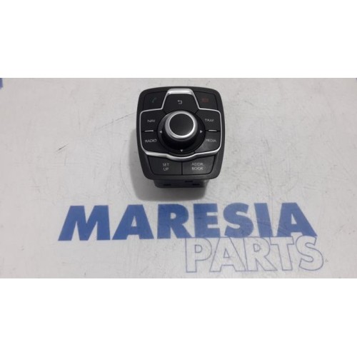 Peugeot - 508 - Panneau de commandes navigation