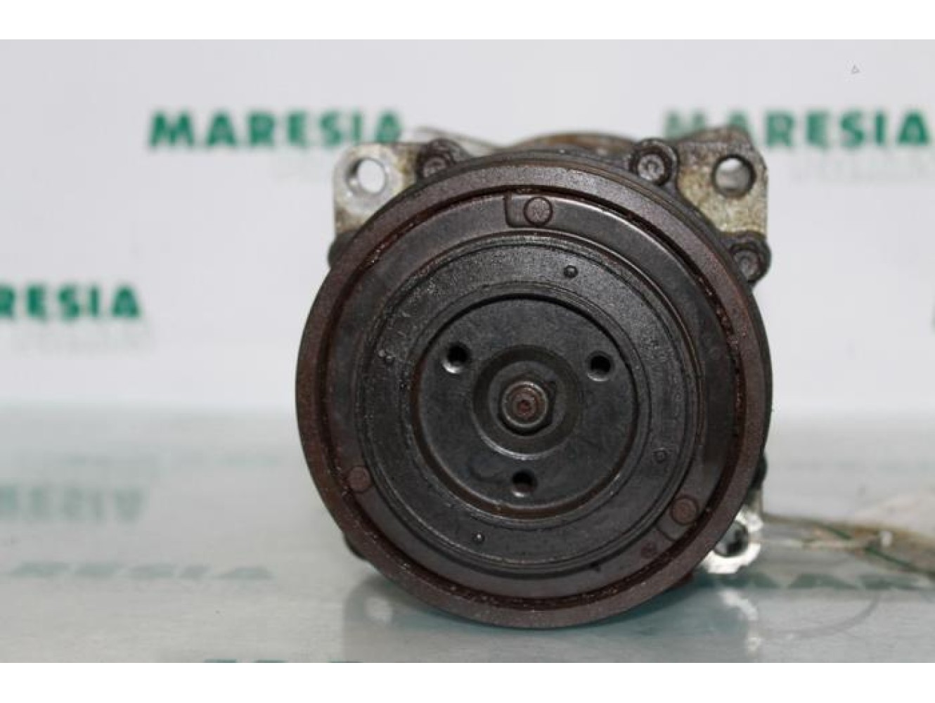 Renault - Clio - Air conditioning pump