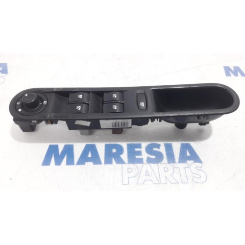 Renault - Espace - Multi-functional window switch