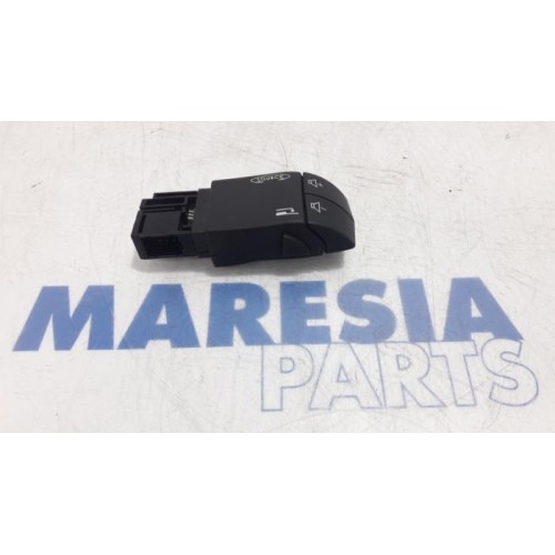 Renault - Espace - Steering wheel mounted radio control