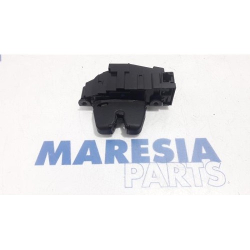 Peugeot - 308 - Tailgate lock mechanism