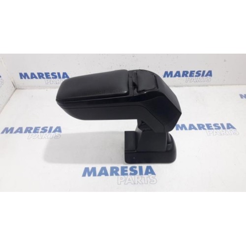 Fiat - Punto Evo - Armrest