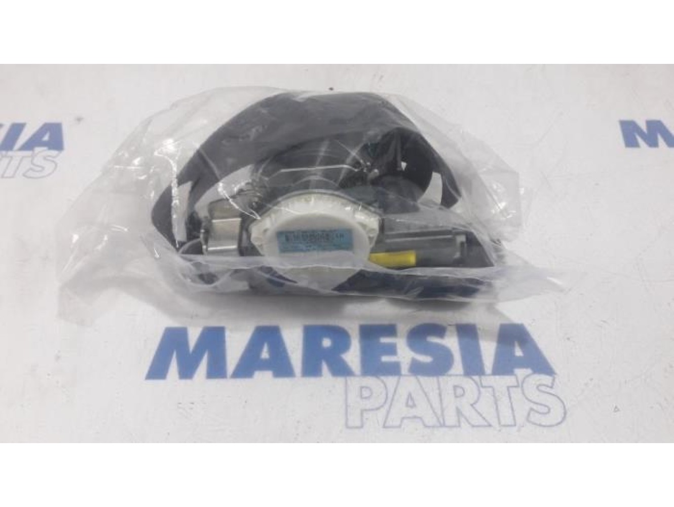 Ford - KA - Front seatbelt, left