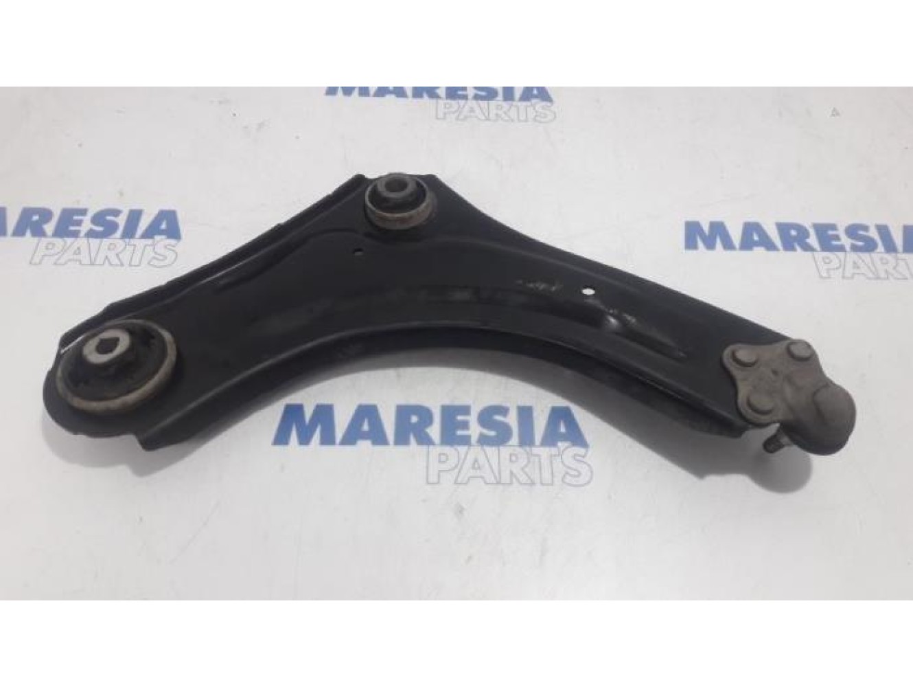 Renault - Scenic - Front lower wishbone, left