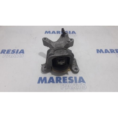 Renault - Scenic - Engine mount