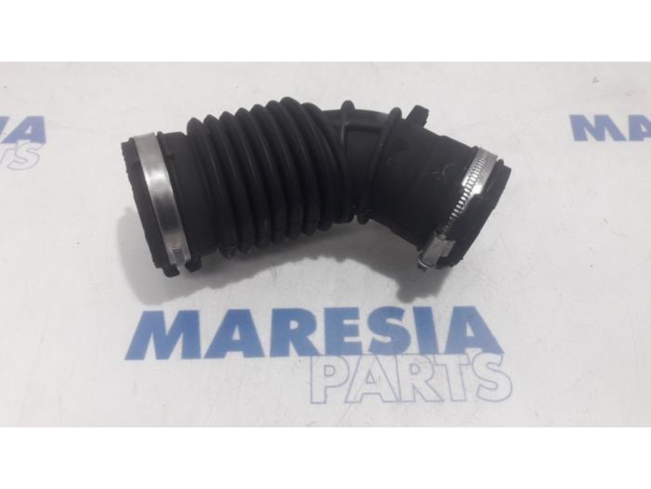Renault - Clio - Air intake hose