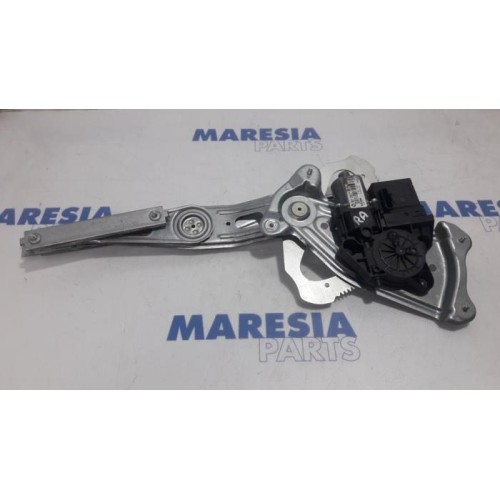 Renault - Scenic - Rear door window mechanism 4-door, right