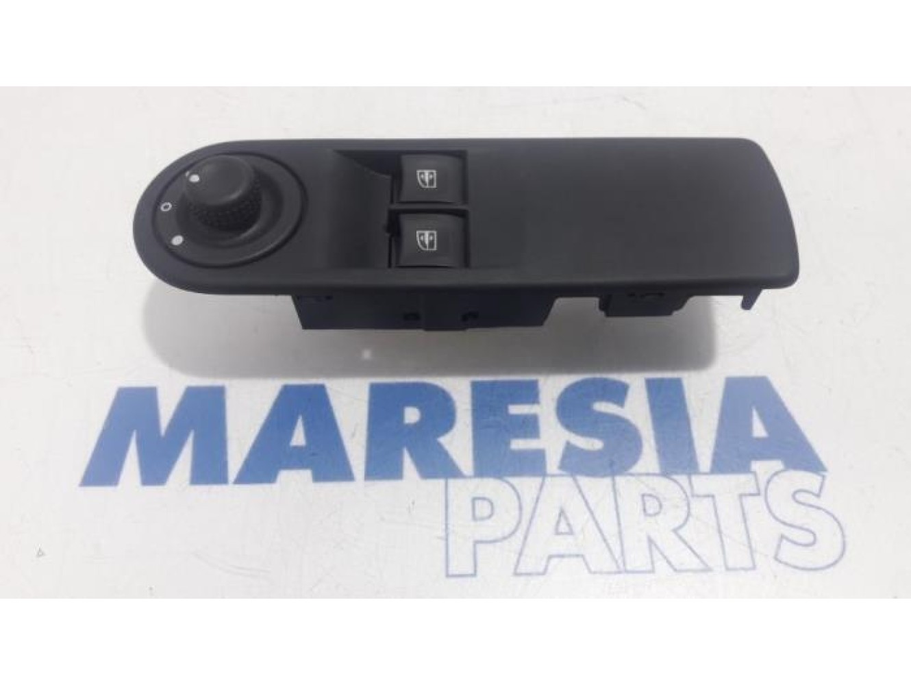 Renault - Clio - Multi-functional window switch