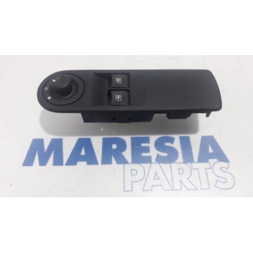 Renault - Clio - Multi-functional window switch