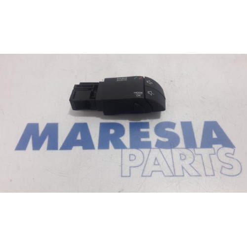 Renault - Clio - Steering wheel mounted radio control