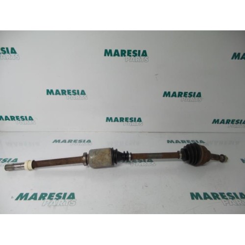 Renault - Trafic - Front drive shaft, right