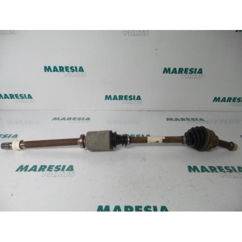 Renault - Trafic - Front drive shaft, right