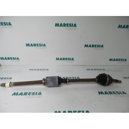 Renault - Trafic - Front drive shaft, right