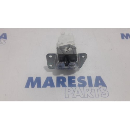 Citroen - C-Crosser - Tailgate lock mechanism