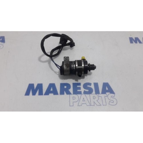 Citroen - C-Crosser - Windscreen washer pump