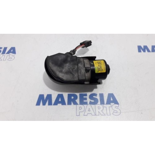 Renault - Laguna - Front wiper motor