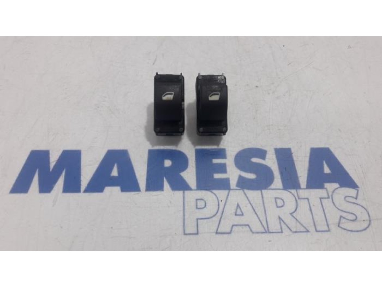 Peugeot - Partner - Multi-functional window switch