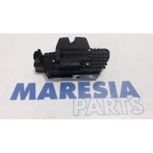 Citroen - DS3 - Tailgate lock mechanism