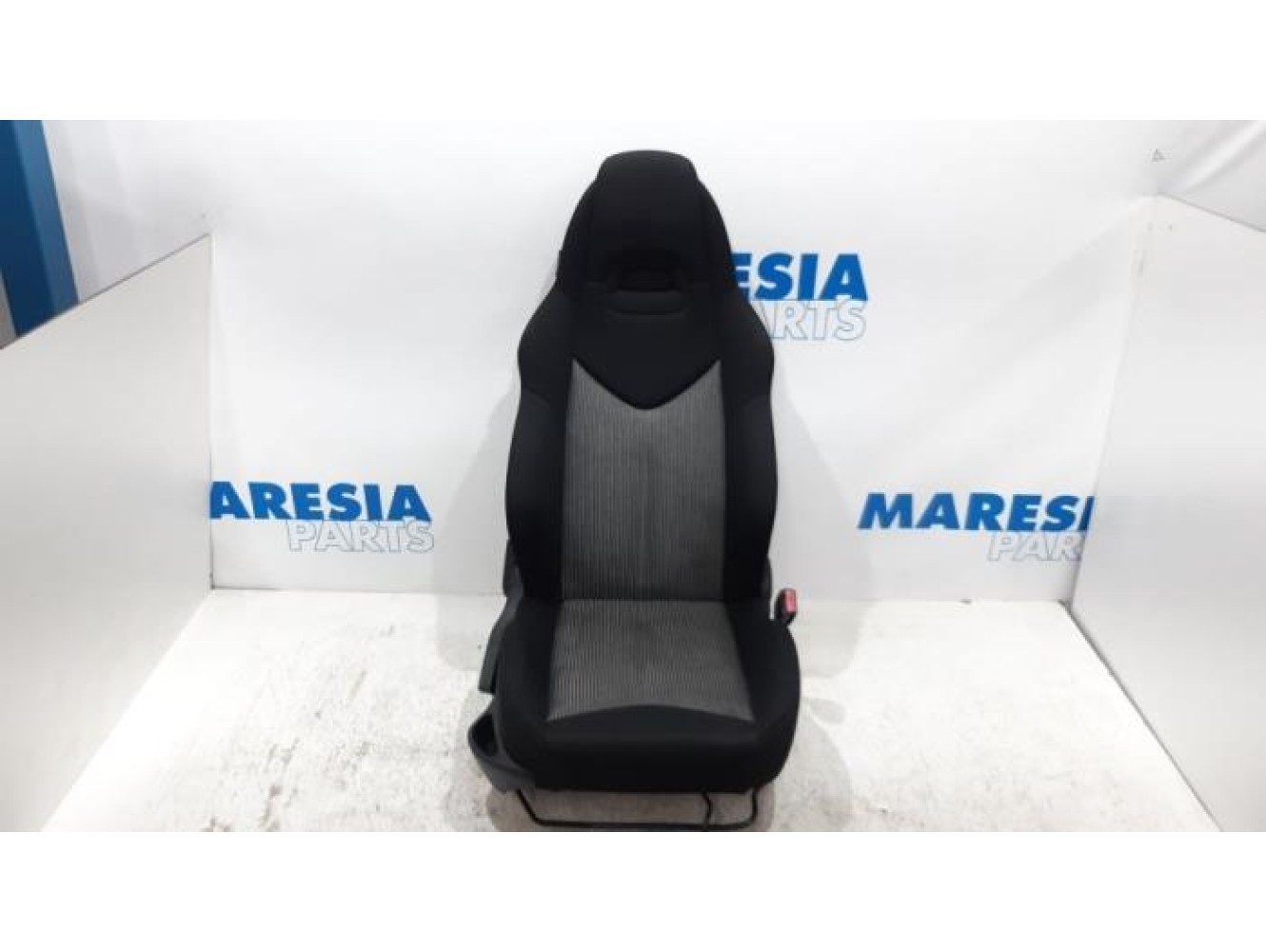 Peugeot - 308 - Seat, right