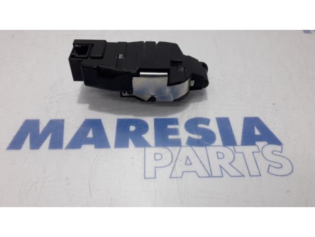 Peugeot - 308 - Tailgate lock mechanism