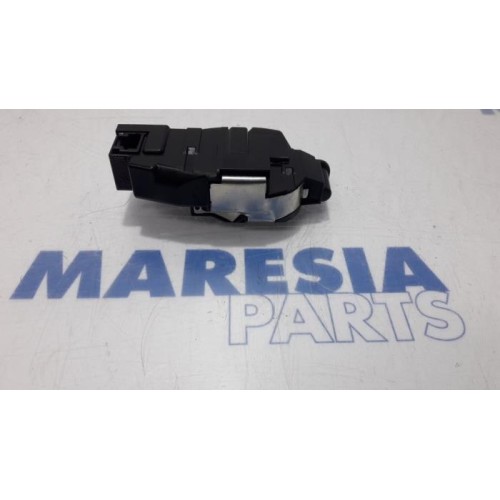 Peugeot - 308 - Tailgate lock mechanism