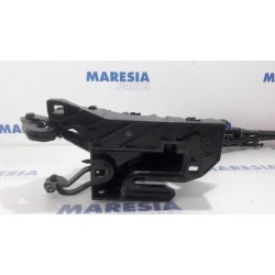 Peugeot - 308 - Convertible top hinge