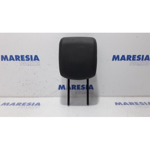 Renault - Clio - Headrest