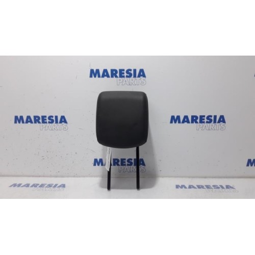 Renault - Clio - Headrest