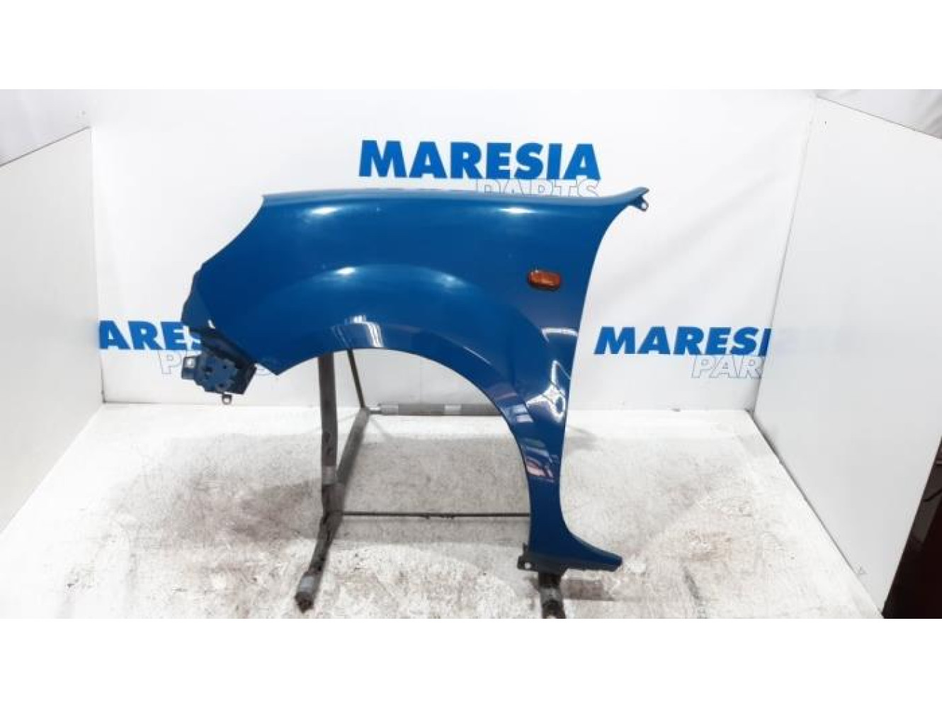 Renault - Kangoo - Front wing, left