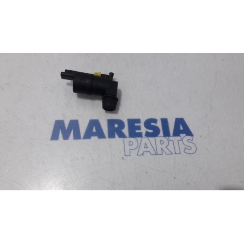 Renault - Master - Windscreen washer pump