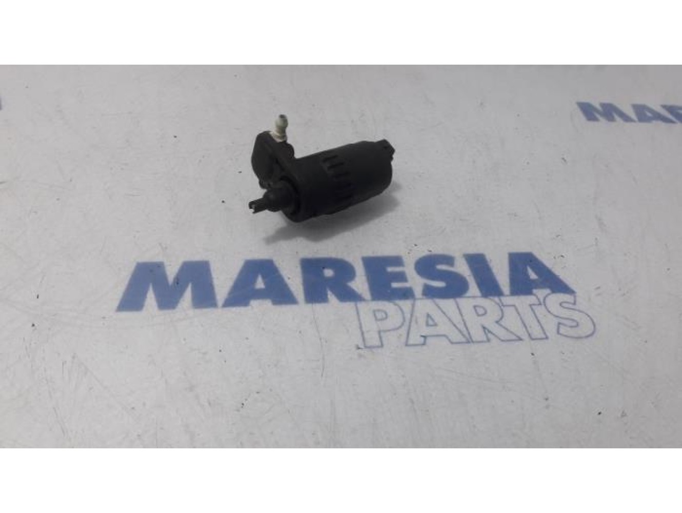 Fiat - 500 - Scheibensprüherpumpe vorne
