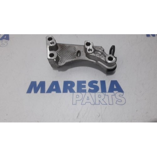 Citroen - C4 Cactus - Engine mount