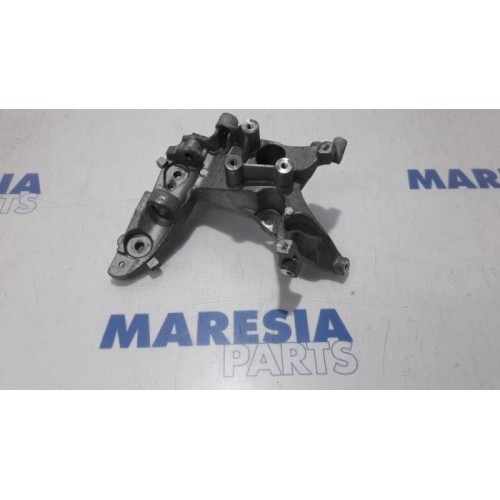 Peugeot - Partner - Alternator upper bracket