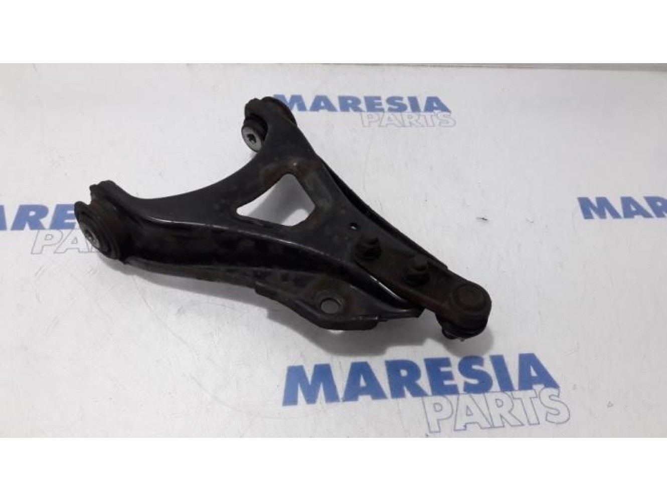 Renault - Kangoo - Front lower wishbone, left