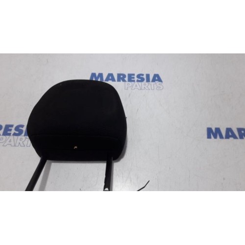 Peugeot - 208 - Headrest