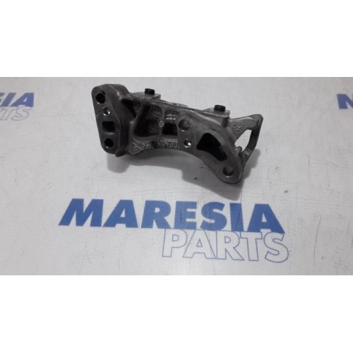 Peugeot - 5008 - Engine mount