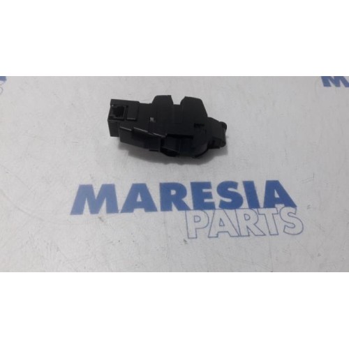 Peugeot - 308 - Tailgate lock mechanism
