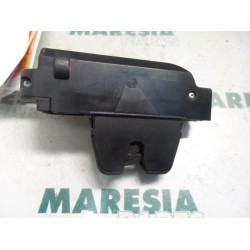Peugeot - 307 - Tailgate lock mechanism