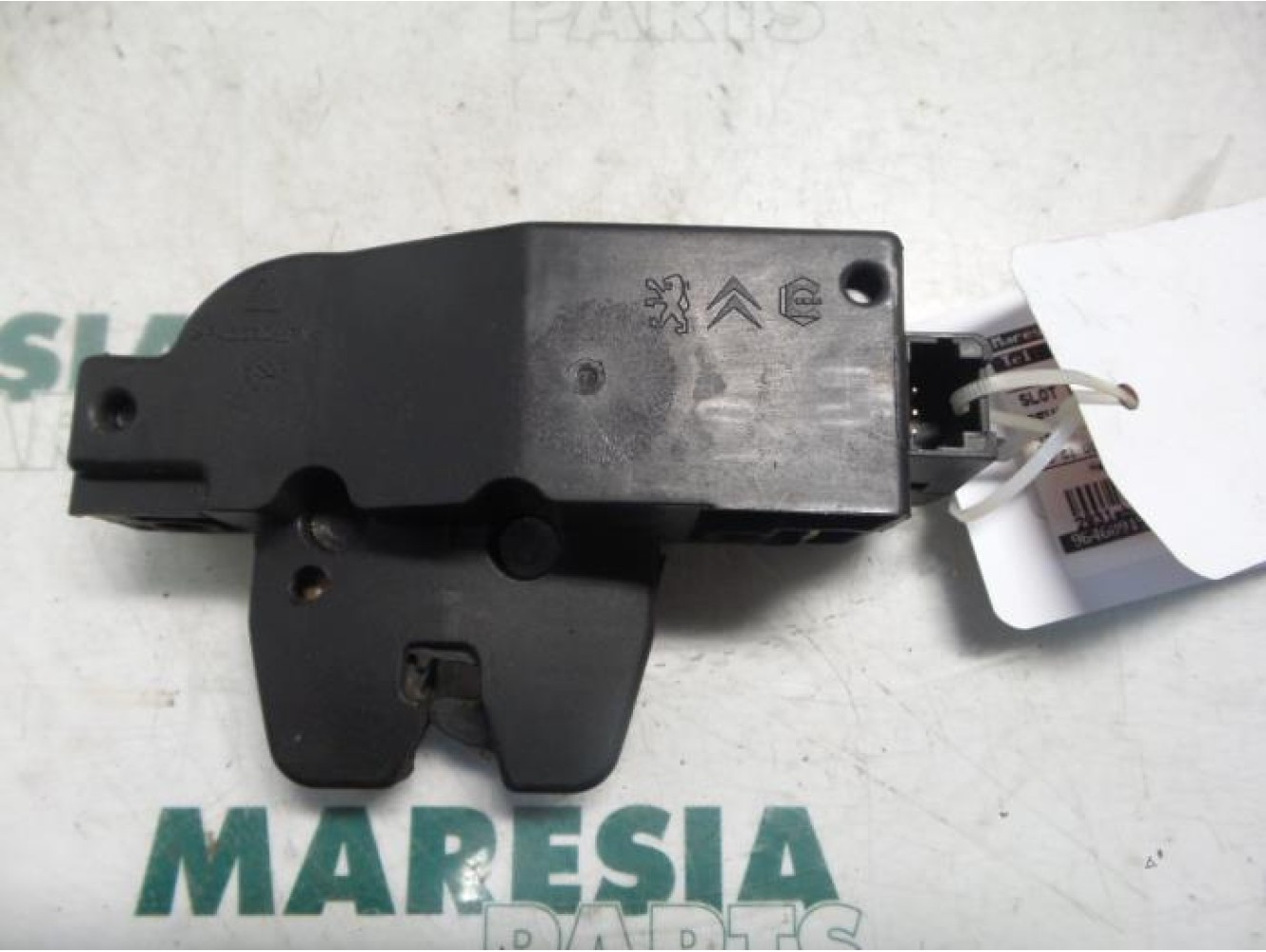 Peugeot - 307 - Tailgate lock mechanism